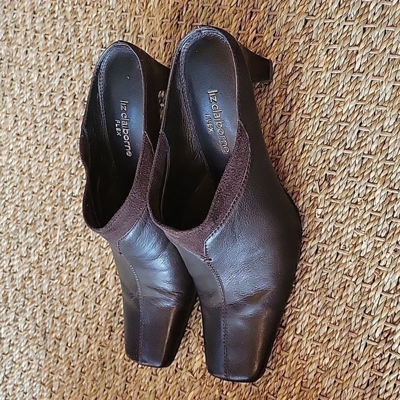 LIZ CLAIBORNE FLEX Dark Brown Slip On Leather Upper Heels. Size Is 6.5 M - Picture 2 of 8